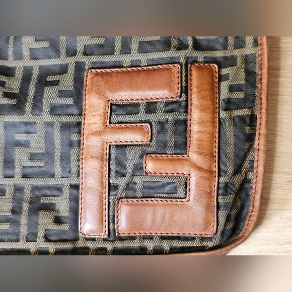 Authentic FENDI Zucca Messenger Crossbody Bag FF Strap - Picture 6 of 14